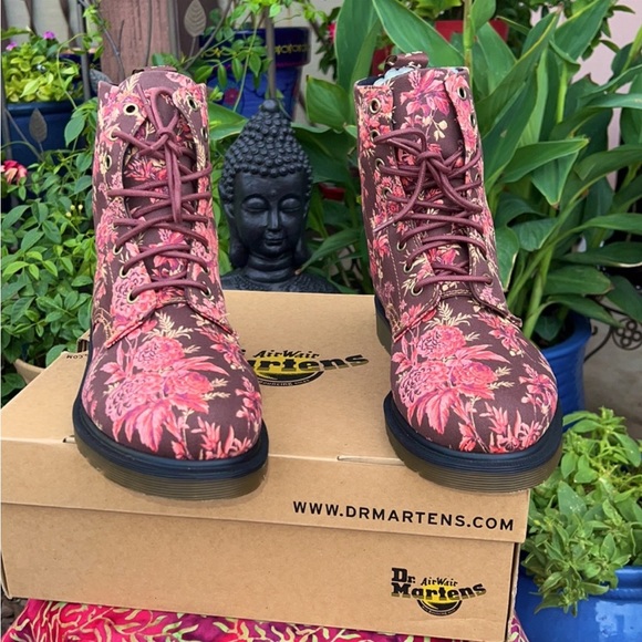 New Dr. Martens Cherry Red Victorian Floral Toile de Jouy Boots - Picture 4 of 16